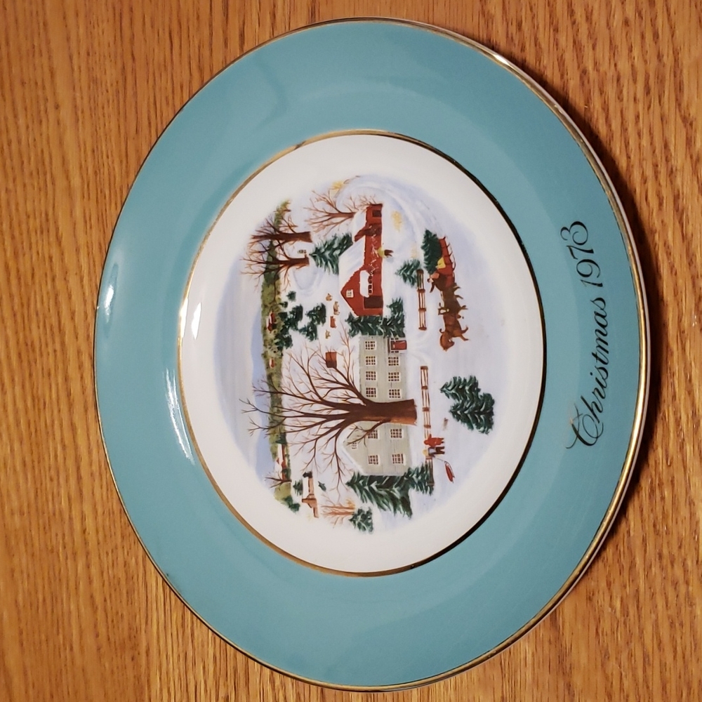 Christmas on the Farm Avon Plate 1973